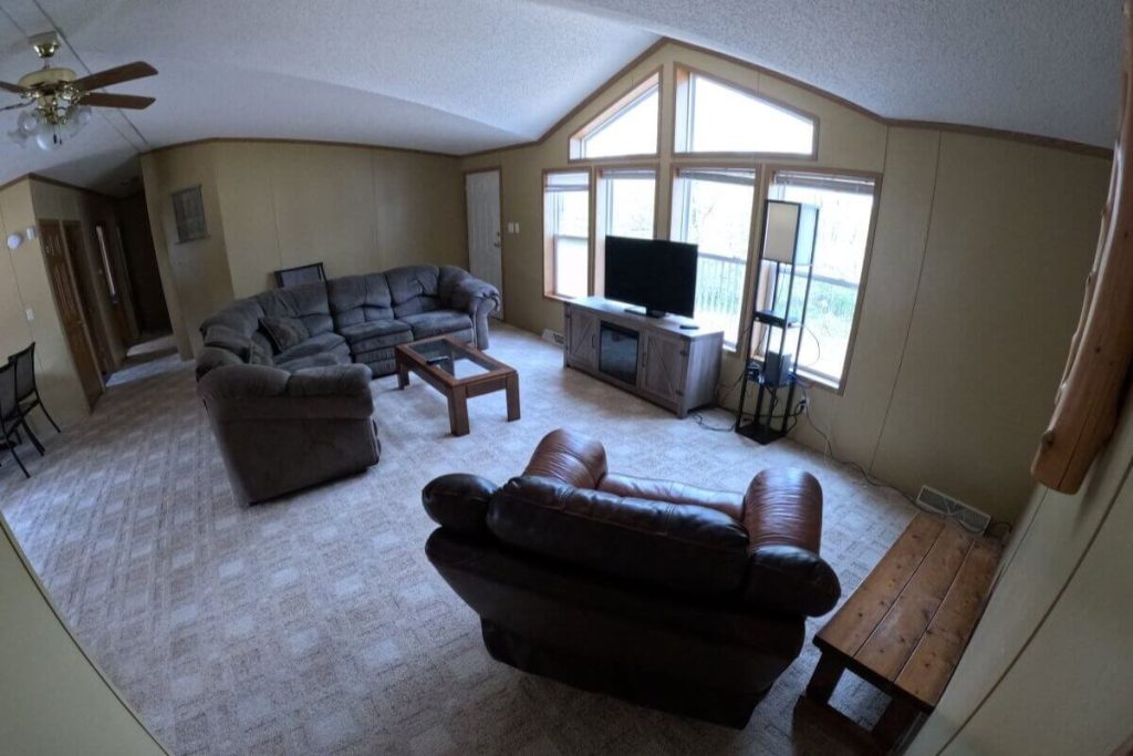 Cottage #9 - Bright Living Room with Large Sectional Couch and Recliner