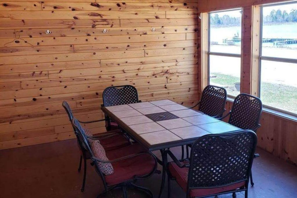 Cabin #18 - 3-Season Porch with Dining Area