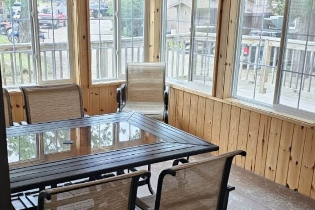 Cabin #11 - 3-Season Porch with Dining Table