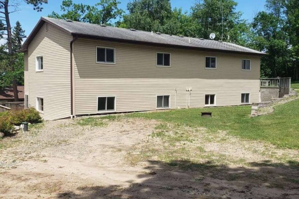 Cabin #11 - Back Exterior with Parking