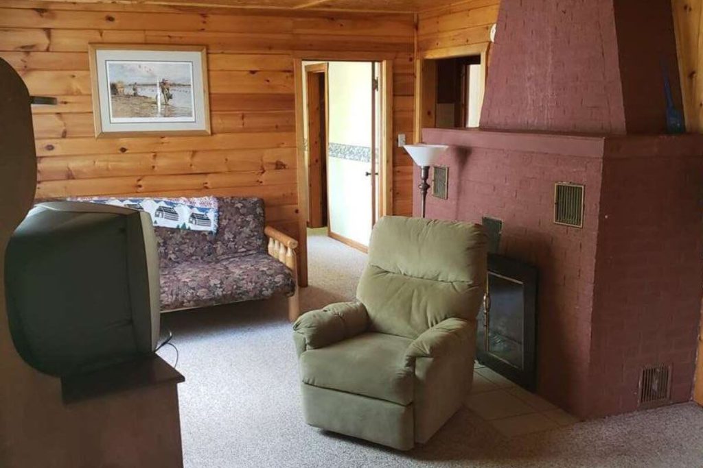 Cottage #17 - Living Room with Fireplace