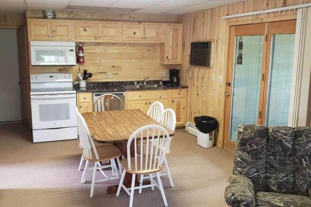 Cabin #14 - Fully Equipped Kitchen and Dining Area