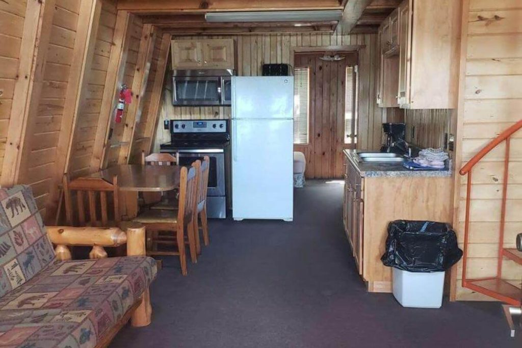 Alpine Cabin #21 - Fully Equipped Kitchen, Dining Area, and Log Futon Couch