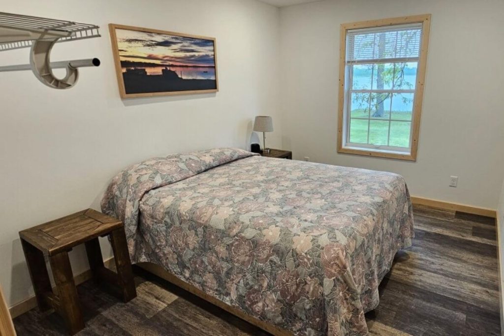 Cabin #5 - Bedroom #1 with Queen Bed