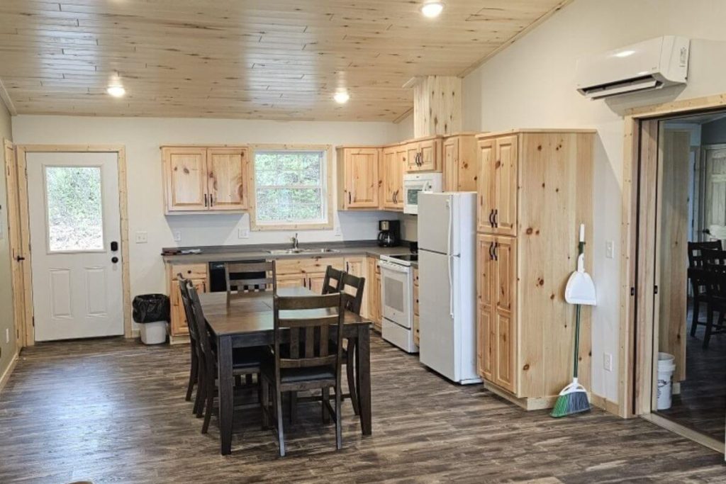 Cabin #7 - Fully Equipped Kitchen with Dining Area