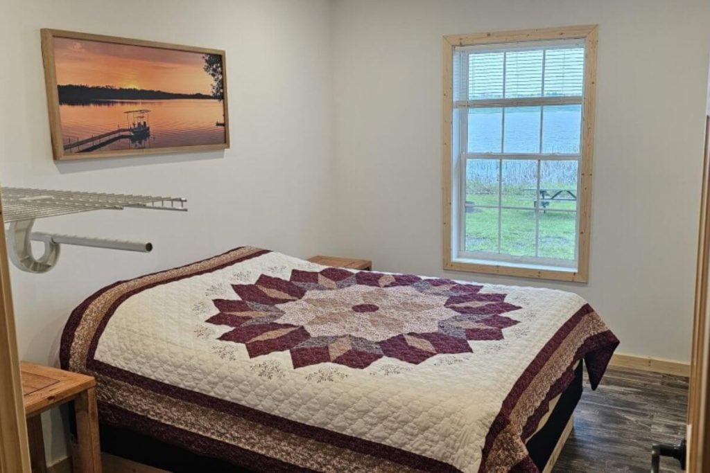 Cabin #7 - Bedroom #1 with Queen Bed