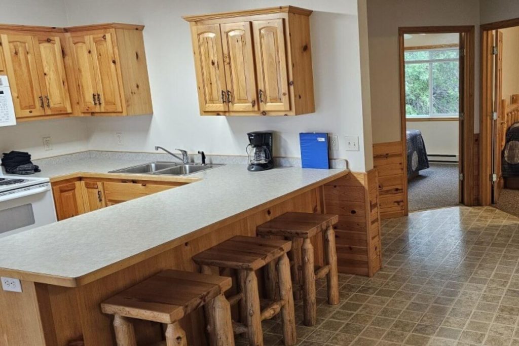 Cabin #15 - Kitchen Counter Seating