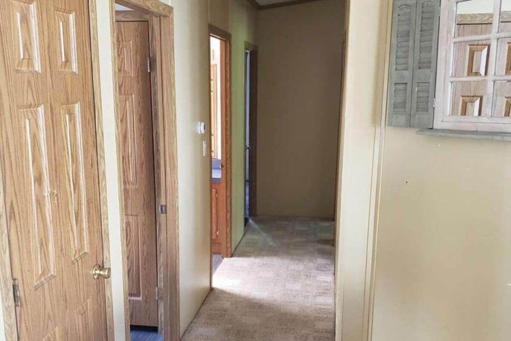 Cottage #9 - Hallway