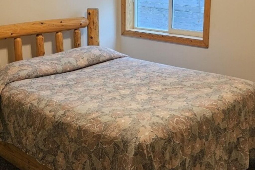 Cabin #18 - Bedroom #1 with Queen Bed