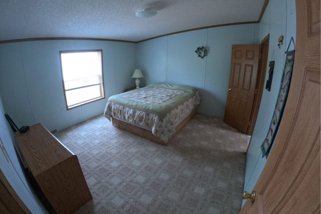 Cottage #9 - Bedroom #1 with Queen Bed