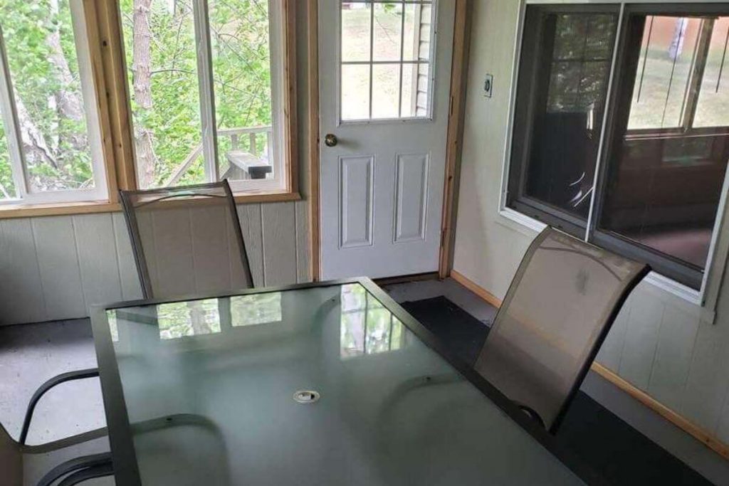 Cabin #14 - 3-Season Porch with Dining Area