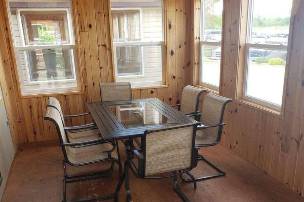 Alpine Cabin #20 - 3-Season Porch with Dining Area