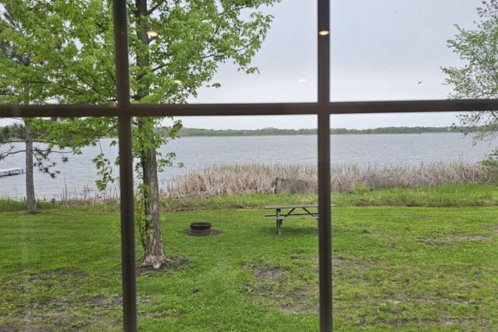 Cabin #7 - Lakefront Views