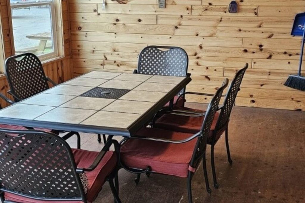 Cabin #16 - 3-Season Porch with Dining Area