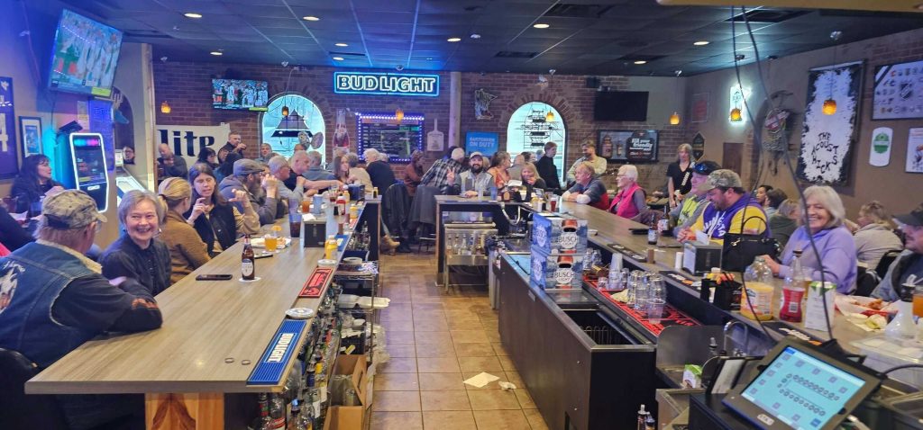 Full House at Ruzy's Bar & Grill