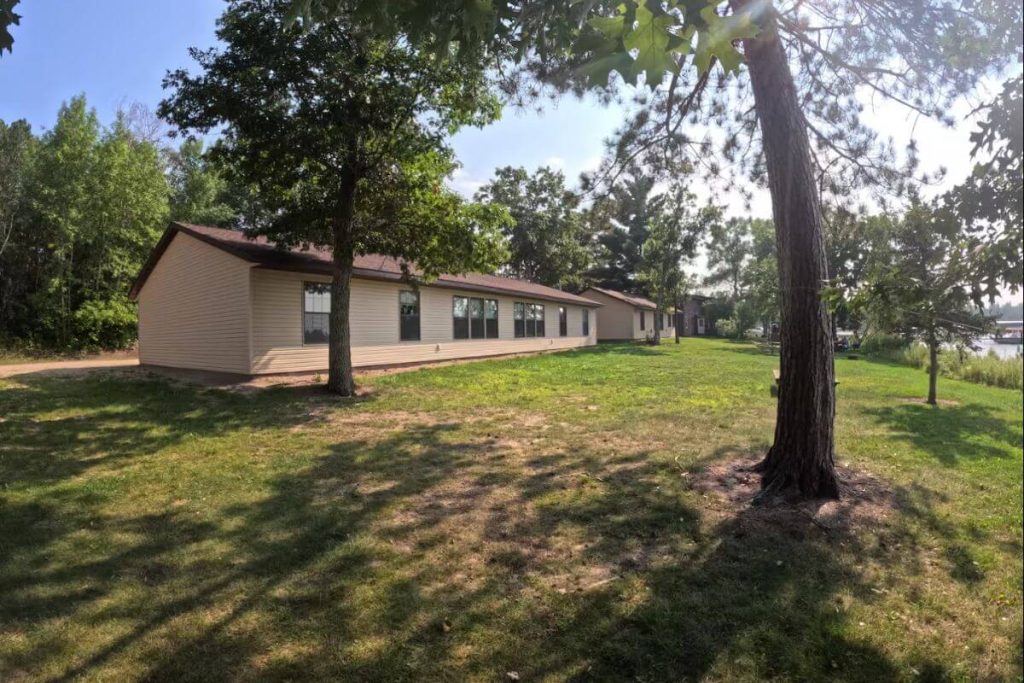 Cabin #3 - Backyard with Lakefront Access