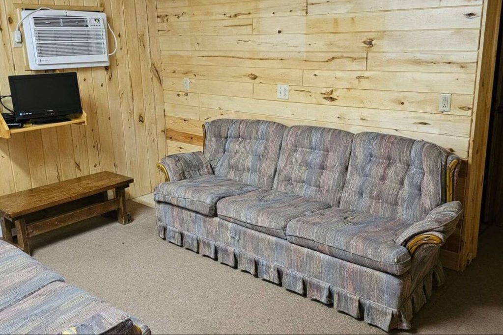 Cabin #11 - Secondary Living Room Area