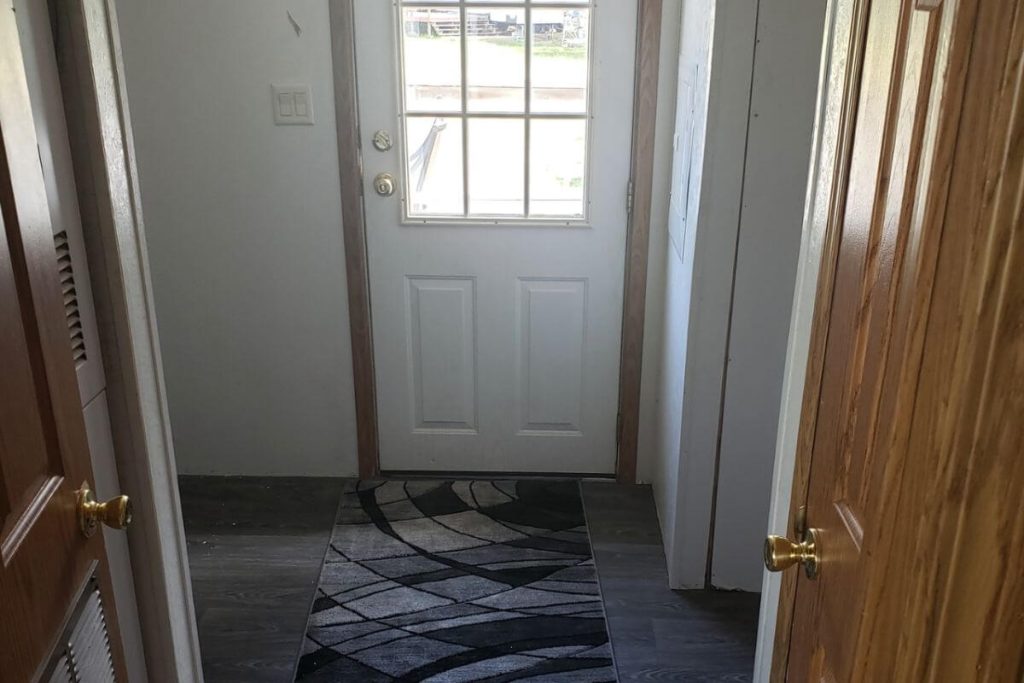 Cottage #9 - Front Door (Inside)